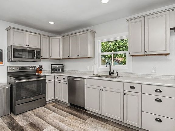 5th image of 1421 Stafford Ave