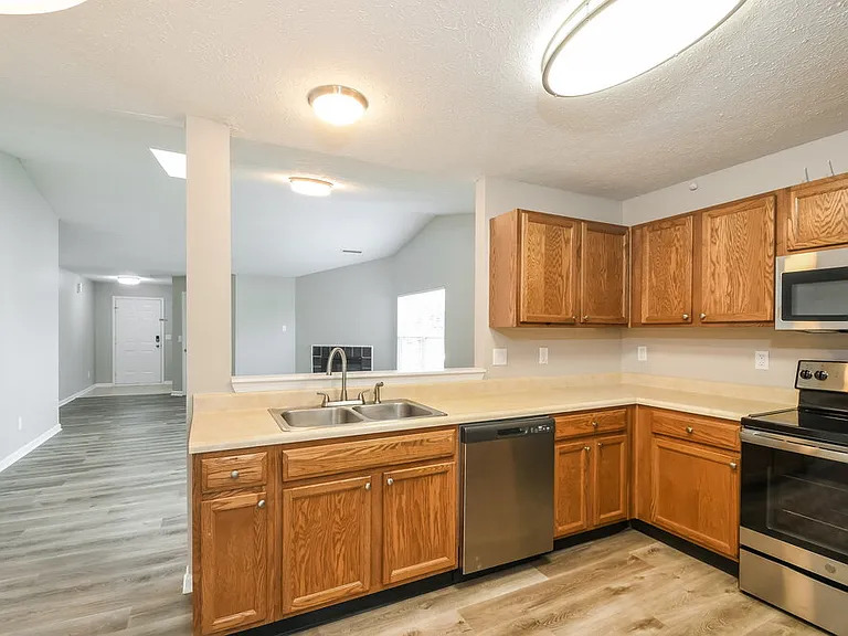 1295 Spring Lake Dr — Photo 8