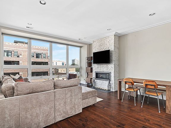 5th image of 1327 W Grand Ave #3E