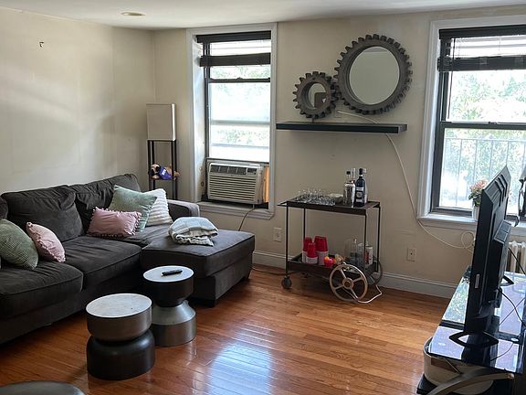 4th image of 337 1st Ave APT 3