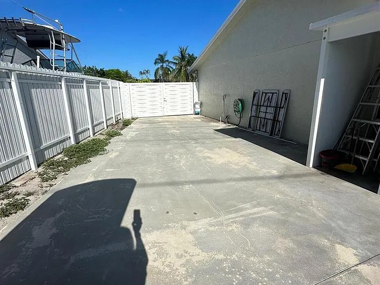 1077 Fernlea Dr — Photo 7