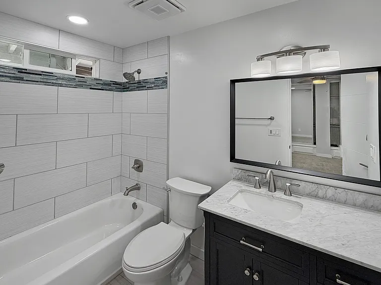 2452 E Ingersoll St — Photo 10
