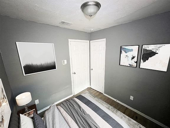 4th image of 1733 Greenfield Ave