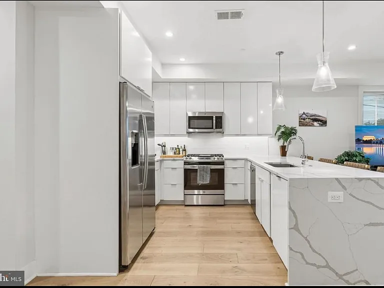 1722 W Virginia Ave NE #2A — Photo 3