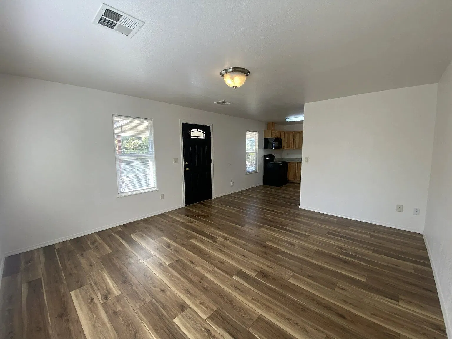 2 bed, 1.0 bath, 859 sqft, $1,475 — Photo 3