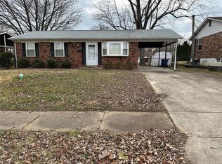 1652 Oliveto Ln, Hazelwood, MO 63042