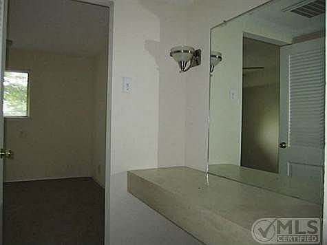 4th image of 3648 Parkridge Dr APT 215