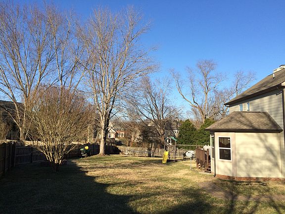3rd image of 1201 Newfane Cir