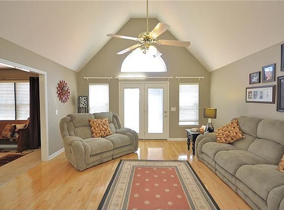 5th image of 204 Oscar Ct