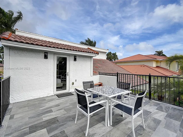 1109 Hollywood Blvd — Photo 48