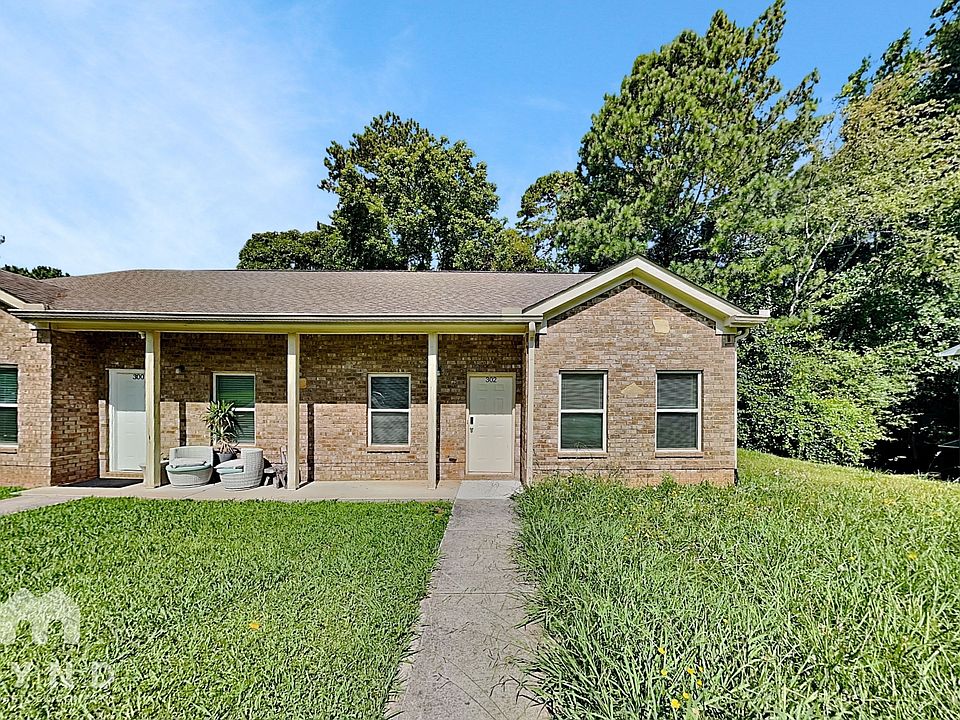 1st image of 302 Bedford Bay Ln