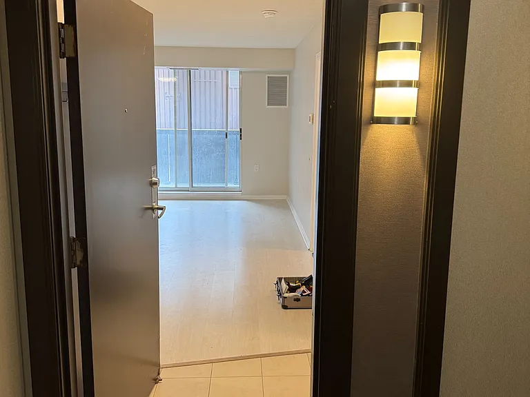 35 Finch Ave E #501 — Photo 4