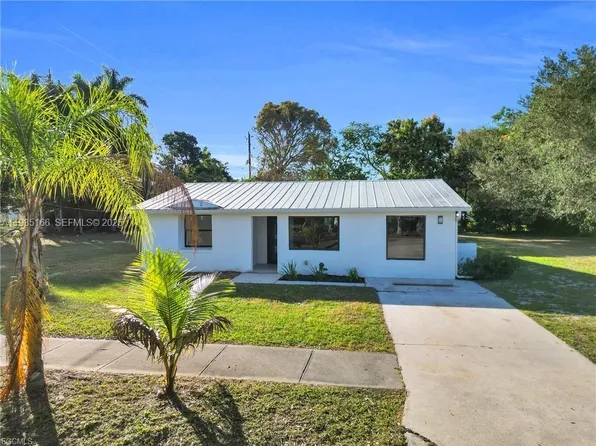 356 New York Dr, Fort Myers, FL 33905