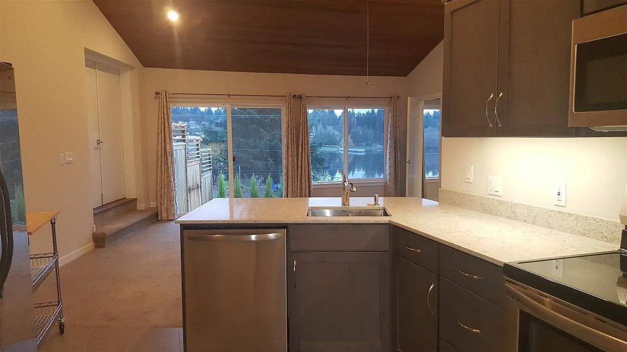 2 bed, 1000 sqft, $2,375 — Photo 3