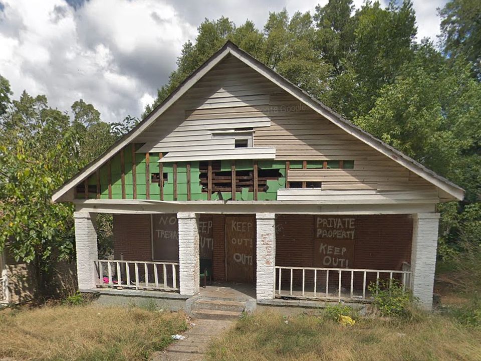 2nd image of 951 Camilla St SW
