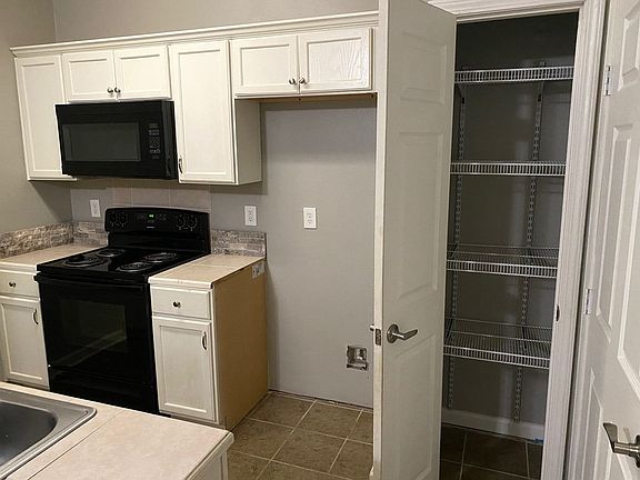 5th image of 155 Aspen Sq APT 29