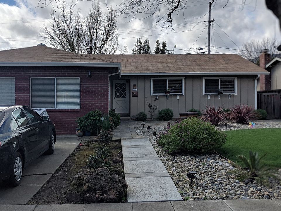 1st image of 1084 Wallace Dr