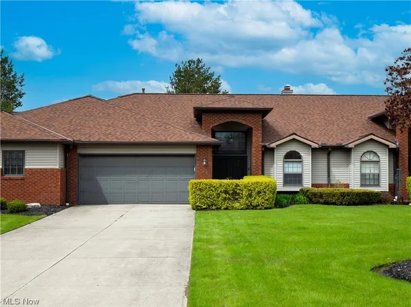 5253 Parkhurst Dr, Sheffield Village, OH 44054