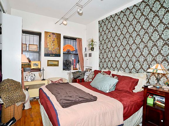 3rd image of 402 E 73rd St APT 1B
