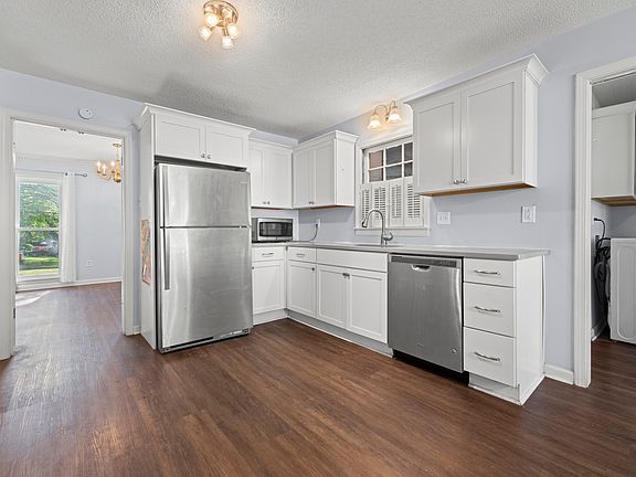 3rd image of 2167 Woodside Dr