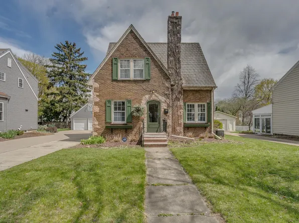 321 12th St, Neenah, WI 54956