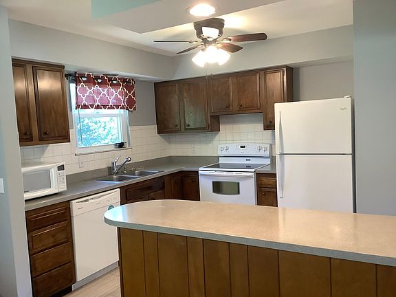4th image of 687 Rockford Dr