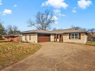 1203 S Ridgeway Dr, Cleburne, TX 76033