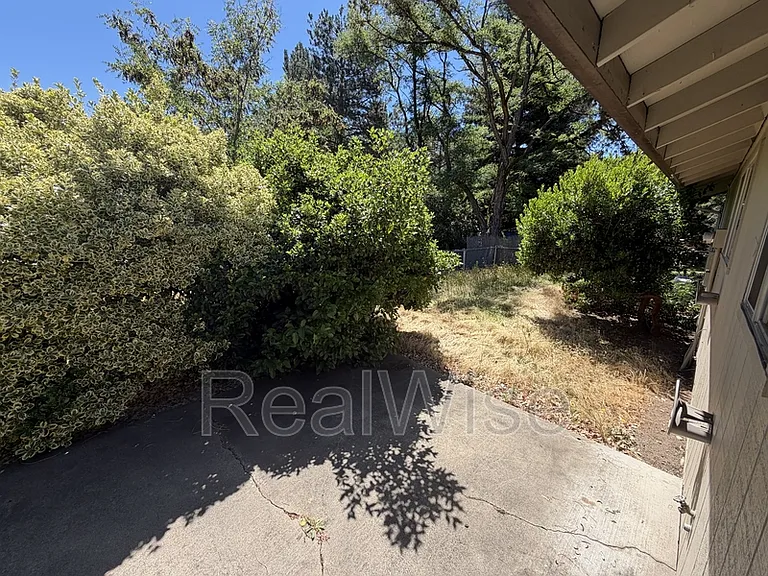 1223 NW Highland Ave #B — Photo 24