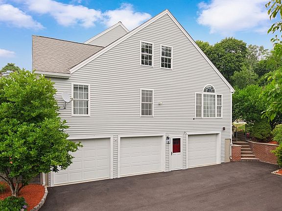 2nd image of 24 Sheridan Ln