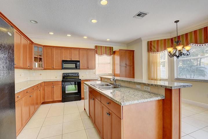 2nd image of 2559 Sawyer Ter #2559