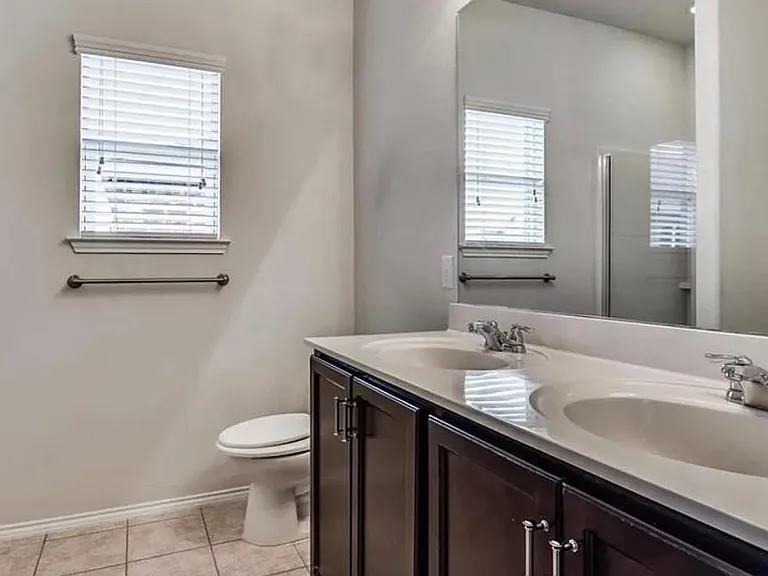 1612 Megan Creek Dr — Photo 4