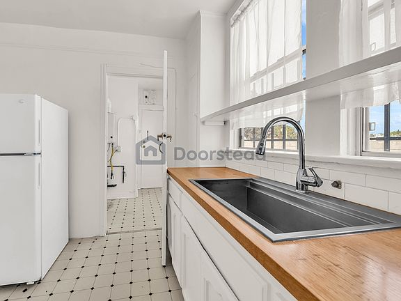 4th image of 5123 Marathon St #5127