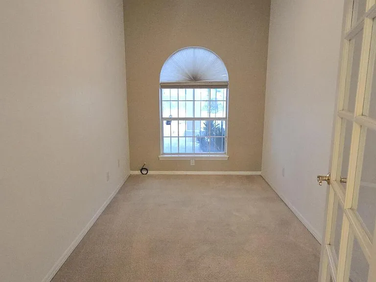 7417 Mission Viejo Dr — Photo 10