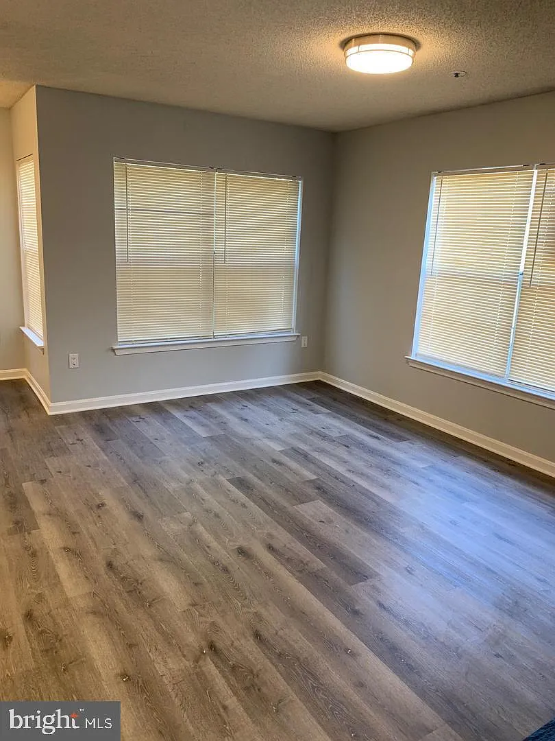 2 bed, 2.0 bath, 858 sqft, $2,350 — Photo 4