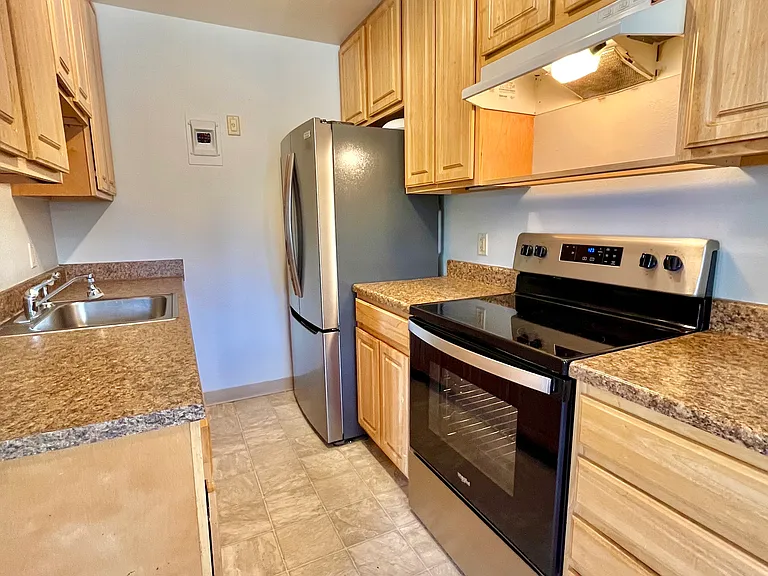 244 Laurel St — Photo 6
