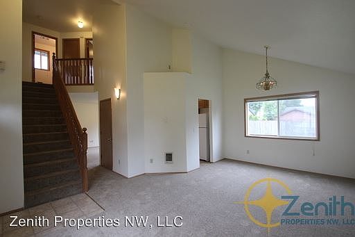 2nd image of 5215 NE 72nd Cir
