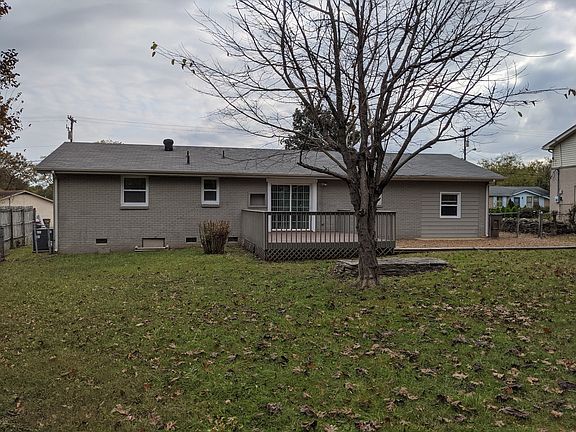 5th image of 2805 Creekview Dr