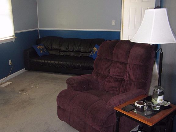 3rd image of 91 Meadowbrook Dr #93