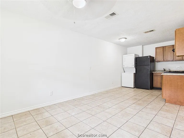 1902 Finfeather Rd #B — Photo 2