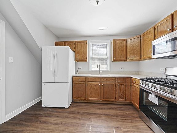 4th image of 2913 N Washtenaw Ave #2