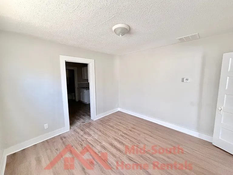2263 Hunter Ave — Photo 7