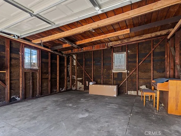 5466 Templeton St — Photo 23