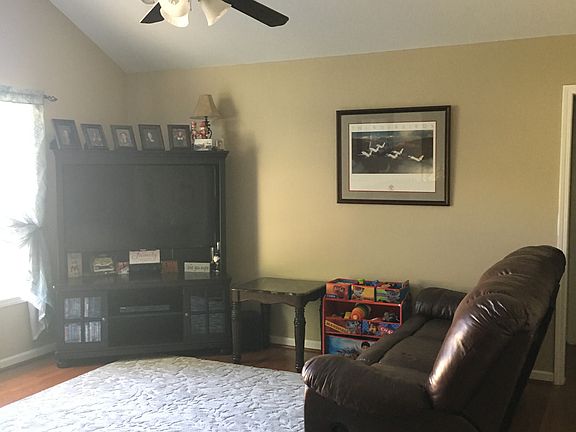 2nd image of 5572 Serene Pl