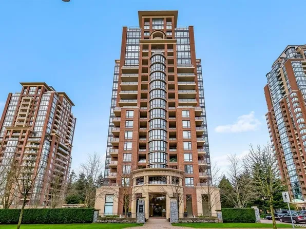 6833 Station Hill Dr #605, Burnaby, BC V3N 5E1