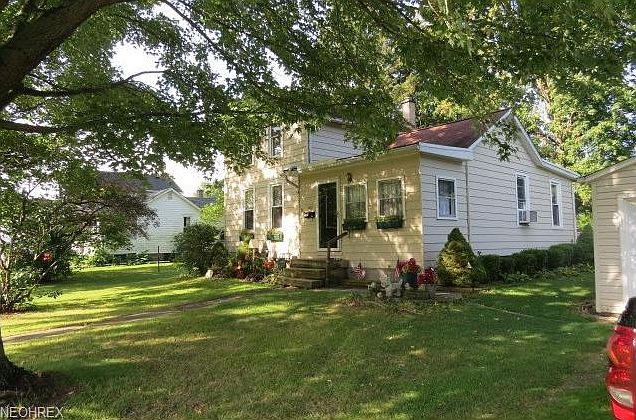 1st image of 402 Leonard St