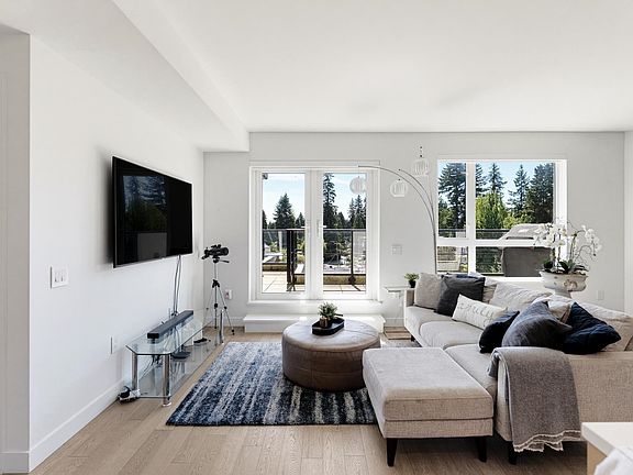 3rd image of 3220 Connaught Cres #409