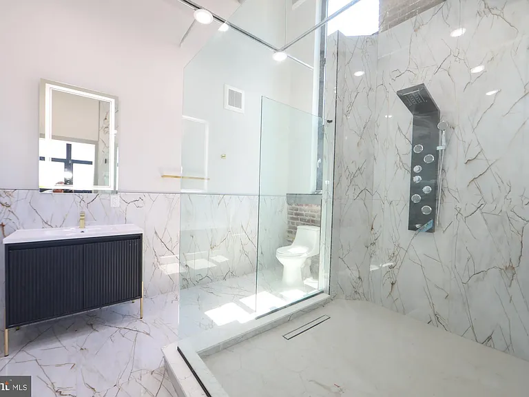 1810 E Venango St #506 — Photo 13