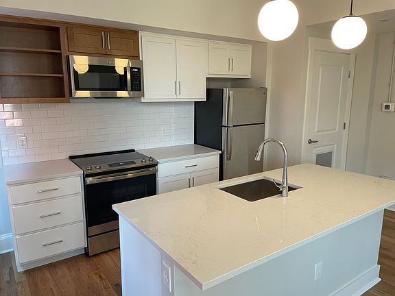 4th image of 210-218 W 12th St #B5e9ca729