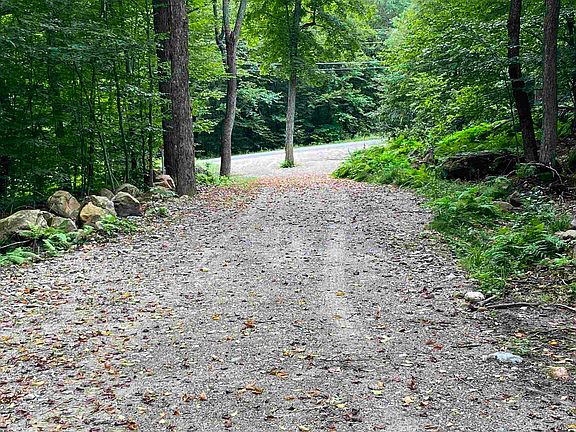5th image of 26 Backwoods Rd