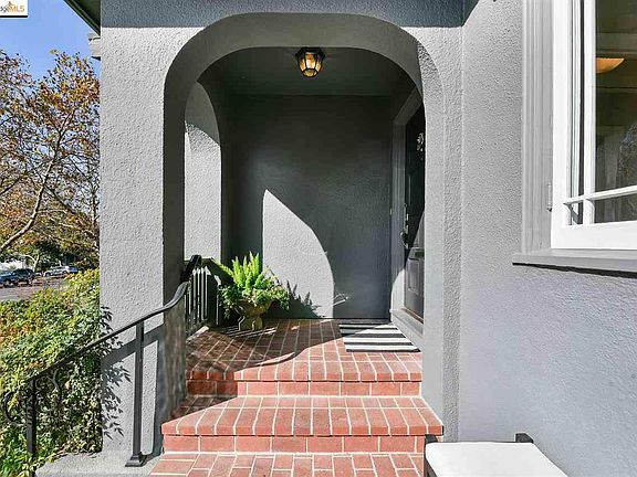 4th image of 208 Highland Ave